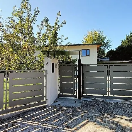 Amarena, Centralissima Giardino E Parcheggio Villa *